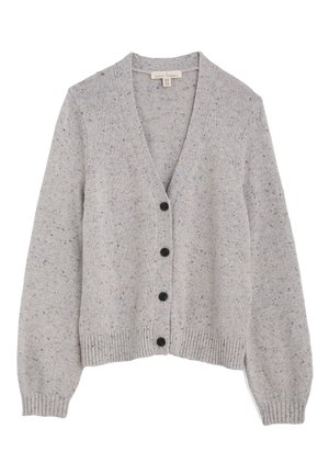 Cardigan gris en tissu tricoté. Il présente un col en V, des poignets et un ourlet côtelés. Six boutons noirs ornent le devant ; des éclats de couleur se distinguent ici et là.