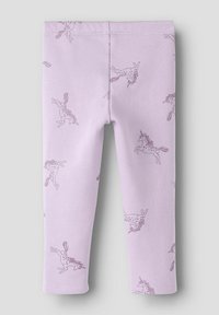 Leggings infantiles color lila con un estampado repetido de unicornios en un tono púrpura más oscuro, mostrados extendidos sobre un fondo gris claro.