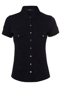 Černá krátká košile s knoflíky, límcem, předními kapsami se zapínáním a pásky na ohrnování rukávů.