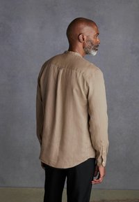 Next SIGNATURE LONG SLEEVE GRANDAD COLLAR - Hemd - neutral
