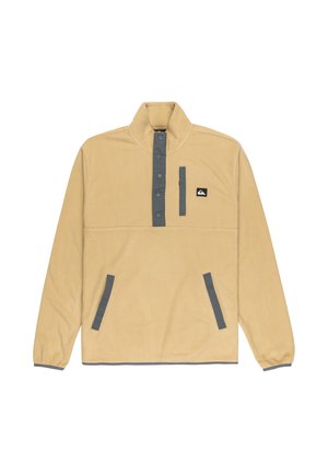 Pullover in pile marrone chiaro con colletto alto, dettagli grigi, bottoni a pressione e tasche laterali. Presenta un piccolo logo sul petto.
