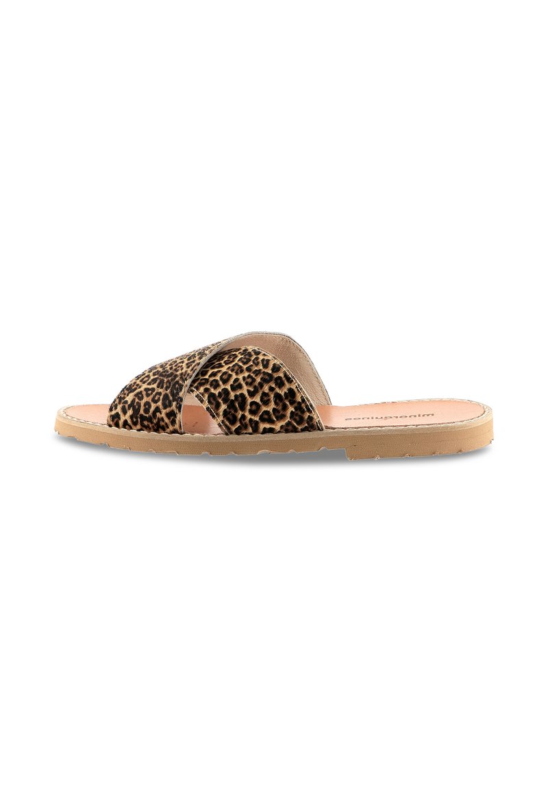 Sandales à paillettes léopard avec deux sangles croisées, une semelle plate beige et un doublure intérieure lisse. Design décontracté pour un port facile.
