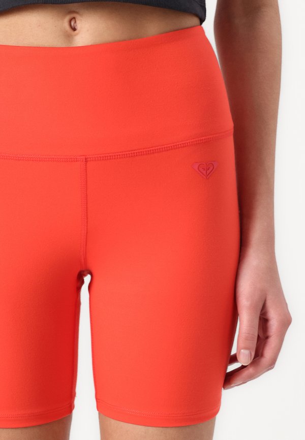 HEART INTO IT BIKER - Shorts3