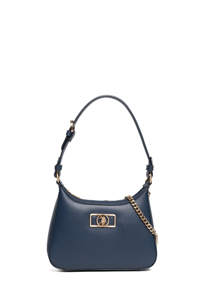 Granatowa skórzana torebka z zaokrąglonym kształtem, złotymi akcentami, łańcuszkowym paskiem i dekoracyjnym logo z przodu.