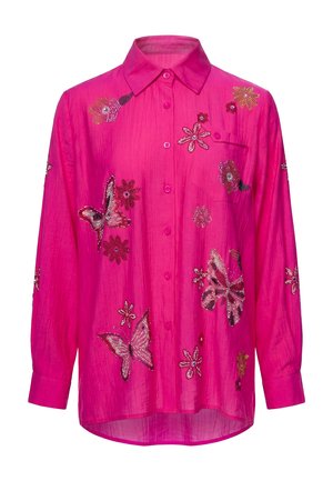 Hellrosa Langarmshirt mit Knopfleiste vorne, verziert mit perlenbesetzten Schmetterlings- und Blumenmustern.
