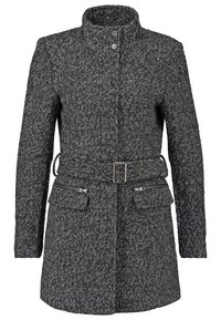 Manteau en laine gris foncé texturé avec col montant, boutons-pression, taille cintrée par une ceinture et deux poches à rabat zippées sur le devant.