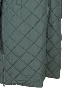 Gequilte groene pufferjack met een ruitpatroon, voorzien van een zijrits en een gladde, glanzende textuur. Middellange stijl.