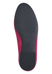 Rode nubuck schoen binnenzool met een gestructureerde zwarte rubberen zool met een ruitpatroon en maatmarkering "37."