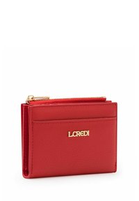 Rote Lederbrieftasche mit glatter Textur, ausgestattet mit einem Reißverschlussfach und goldenem "LCREDI"-Logo auf der Vorderseite. Kompakt design mit Kartenfächern.