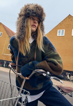 Bershka PRINTED - Melegítőfelső - evergreen