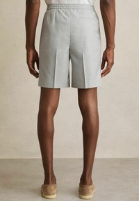 Reiss REGULAR FIT -  DRAWSTRING - Pantaloni scurți - soft grey