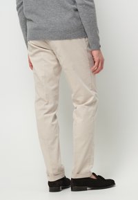 PROFUOMO Tygbyxor - sand