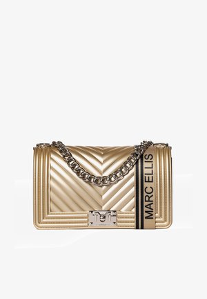 Gouden doorgestikte handtas met zilveren kettingriem en beige stoffen riem bedrukt met de merknaam "MARC ELLIS".