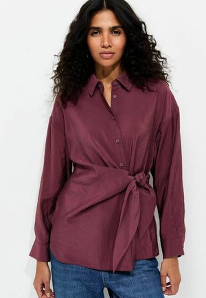 New Look, DRAPED SIDE TIE SHIRT - Button-down blouse - burgundy