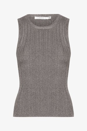 Débardeur sans manches en tissu gris métallisé, avec un col montant et une silhouette ajustée. Texture subtile avec des accents réfléchissants.