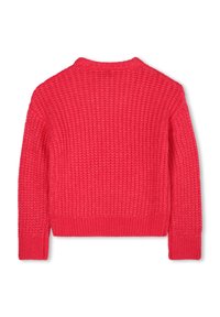 Pull en maille rouge avec un motif texturé, col rond, et poignets et ourlet côtelés. La vue arrière met en avant le design en grosse maille.