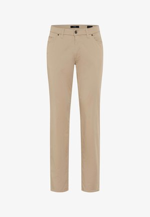 Beige, gerade geschnittene Hose mit Gürtelschlaufen, vorderer Knopfleiste, Reißverschluss sowie Taschen vorne und hinten, frontseitig auf weißem Hintergrund dargestellt.