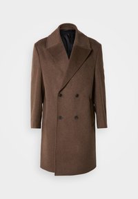 Cappotto doppio petto in lana marrone con ampi rever, due tasche frontali e bottoni neri. Tessuto morbido e maniche lunghe.