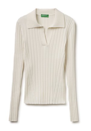 Gebreide crème top met lange mouwen, geribd, met open polo kraag en een aansluitende pasvorm van United Colors of Benetton.