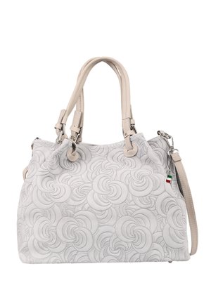 Hellgraue Handtasche mit Wirbelmuster, beigen Griffen, abnehmbarem Schulterriemen und kleinem Anhänger mit den Farben der italienischen Flagge an der Seite.