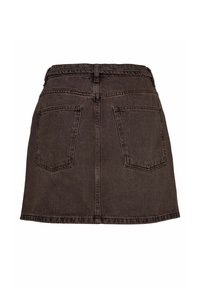 Dunkelbrauer Jeansrock mit taillierter Taille, Fünf-Taschen-Design und geradem Saum. Enthält Stichdetails entlang der Nähte.