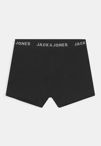 Svarta bomullshorts med kort benlängd och en grå elastisk midjeband med "JACK & JONES"-logotyp samt en standard gylf.