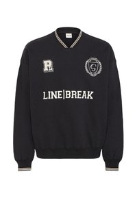Mustra mustrehalliga musta sviiter valge broderitud teksti ja logodega. Omab ribiga kraed ja mansette, millel on peen triibuline detail.