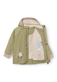 Otroški olivno zelena jakna s kapuco, podložena z bež flisom, z rebrastimi manšetami, sprednjim žepom z obeskom v obliki zvezde in odprtimi zatičnimi gumbi.