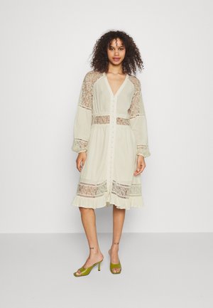 YAS Tall YASMEZA DRESS  - Blousejurk - eggnog