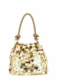 Sac à main en sequins dorés de forme ronde, accentué par une poignée en métal doré nouée et une étiquette logo triangulaire à l'avant.