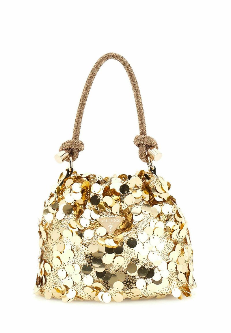 Sac à main en sequins dorés de forme ronde, accentué par une poignée en métal doré nouée et une étiquette logo triangulaire à l'avant.