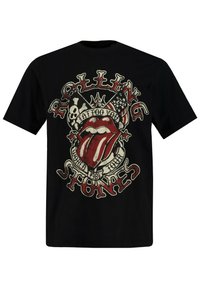 Camiseta de algodón negra con un logo desgastado de los Rolling Stones que presenta labios rojos, una calavera y estrellas en un diseño circular decorativo.