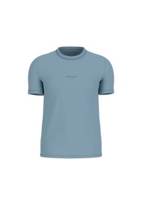 T-shirt azzurro chiaro a maniche corte realizzato in tessuto morbido. Presenta un colletto girocollo e un logo "GUESS" in rilievo sulla parte anteriore.