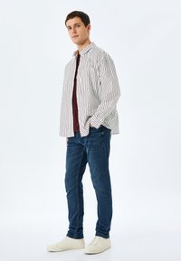 Koton BRAD - Vaqueros tapered - blue denim