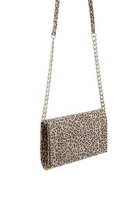 Borsa a tracolla in stampa leopardata con forma rettangolare, dotata di tracolla a catena e texture liscia nelle tonalità beige e nere.
