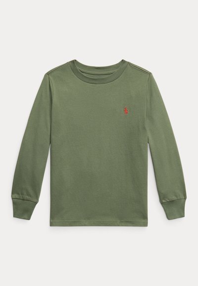 Olíva zöld pamut hosszúujjú ing, kerek nyakkivágással és bordás mandzsettával, az elülső bal mellrészen egy kis piros polo logóval.