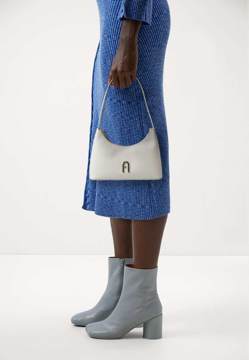 Furla DIAMANTE MINI SHOULDER BAG - Rankinė - white