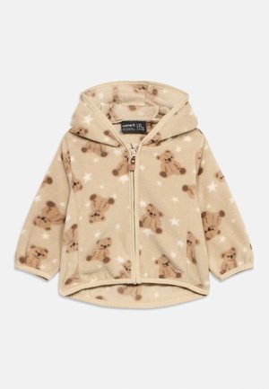 Μπεζ μπουφάν μωρού από φλις με κουκούλα, εμπρός φερμουάρ και σχέδιο με αρκουδάκια και αστέρια σε όλη την επιφάνεια.