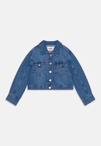 Kratka modra jeans jakna z dvema sprednjima žepoma, srebrnimi gumbi in klasičnim ovratnikom. Ima vidne šive in strukturirane rokave.