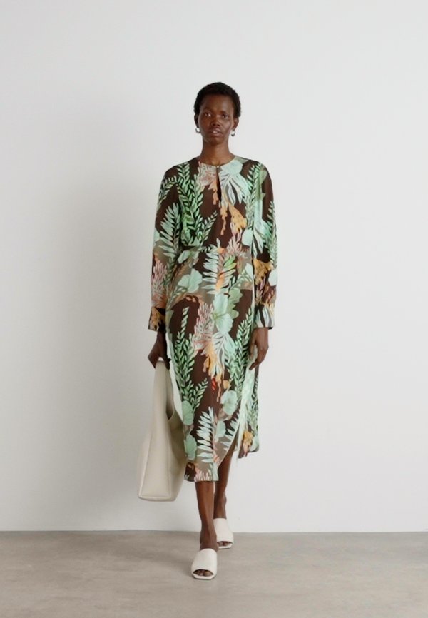 Day dress - dark wood2