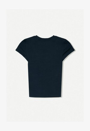 Kratki rokavi temno modra majica s krožnim ovratnikom. Narejena iz mehkega bombaža, vsebuje preprost, neopremljen dizajn brez vzorcev ali grafik.