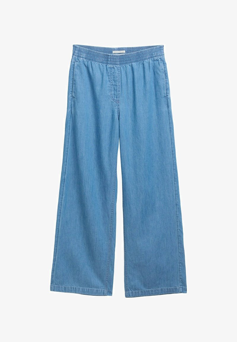 Pantaloni largi de culoare albastru deschis, confecționați din denim. Prezintă un tiv elastic și o textură subtilă, cu deschideri drepte la margine.