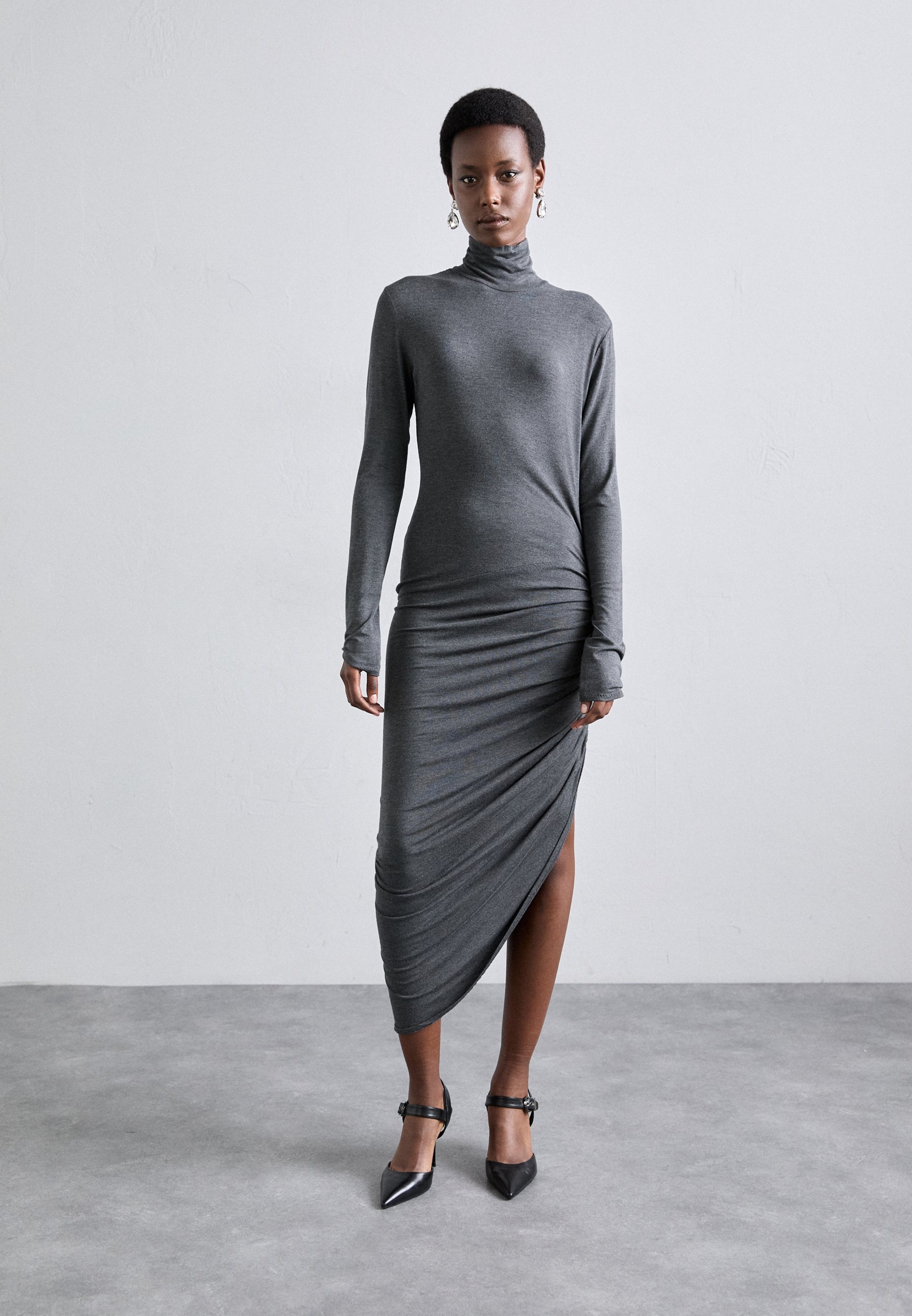 Norma Kamali LONG SLEEVE TURTLENECK SIDE DRAPE DRESS - Jersey dress - dark  grey - Zalando.co.uk