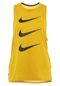 Top atletico senza maniche giallo con quattro grandi logo Nike swoosh neri, scollatura tonda e tessuto leggero e traspirante.