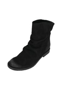 Schwarze Wildleder-Stiefelette im lässigen Design, mit runder Zehenpartie und einer flachen schwarzen Gummisohle. Merkmale sind die glatte Textur ohne sichtbare Beschläge.