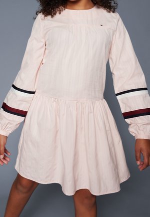 GLOBAL STRIPE TAPE DETAIL DRESS - Robe de jour - pink crystal