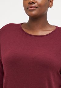 ONLY Carmakoma CARLAMOUR 3/4   - Long sleeved top - burgundy