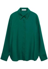 Chemise verte à manches longues avec un col, fermeture à boutons sur le devant et tissu lisse et soyeux. Présente une coupe décontractée et un style classique.