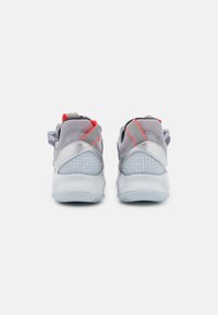 Jordan JORDAN MA2 - Sapatilhas - wolf grey/black/metallic silver/pure platinum/infrared 23