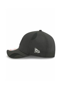 Schwarze Baseballmütze mit gebogenem Schirm, Netzseitenteilen und einem weißen Logoakzent an der Seite. Glatte Stoffoberfläche.